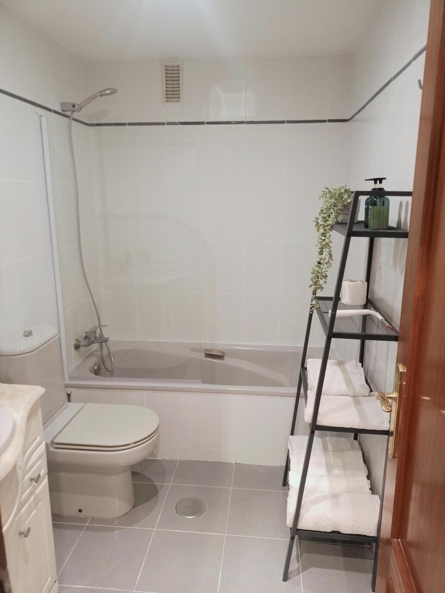 Apartamento Entre Estaciones Appartement Oviedo Buitenkant foto